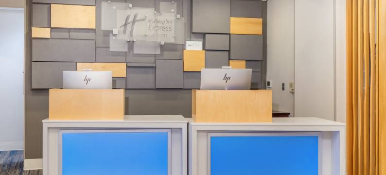 智选假日套房酒店梅德福的中央点(Holiday Inn Express & Suites MEDFORD-CENTRAL POINT by IHG)图片