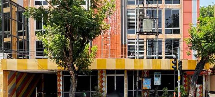 Hotel Pasar Besar RedPartner near Tugu Pahlawan图片