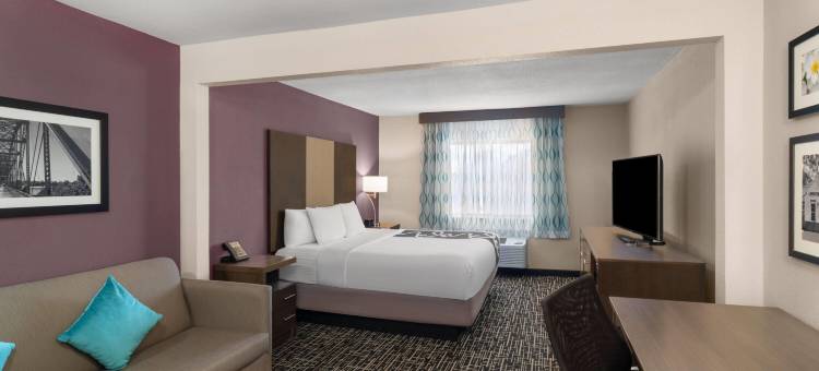 费耶特维尔拉昆塔温德姆套房酒店(La Quinta Inn & Suites by Wyndham Fayetteville)图片