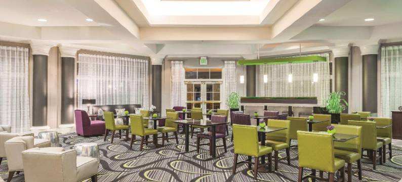 圣路易斯韦斯特波特拉昆塔温德姆套房酒店(La Quinta Inn & Suites by Wyndham St. Louis Westport)图片