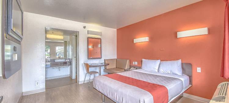 德克萨斯圣安东尼奥 - 六旗德克萨斯庆典游乐园 6 号汽车旅馆(Motel 6 San Antonio, TX Six Flags Fiesta TX/La Cantera Area)图片