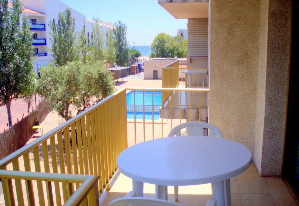 Rentalmar Pins Marina Hotel Overview