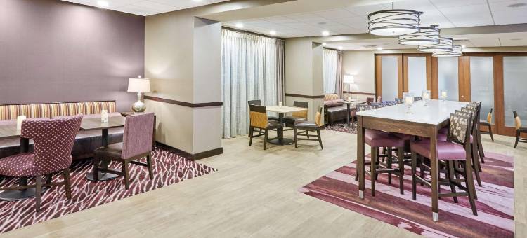 希尔顿欢朋套房酒店-丰迪拉克(Hampton Inn Fond du Lac, WI)图片