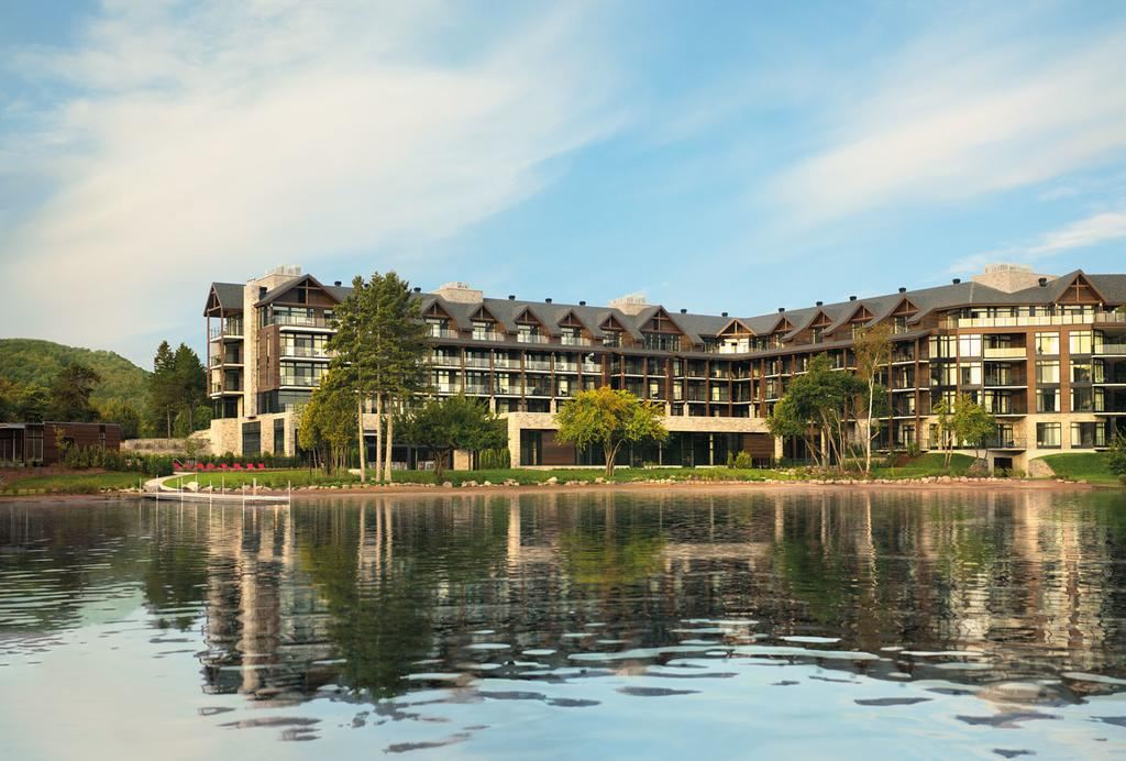 Entourage Sur-Le-Lac Hotel Overview