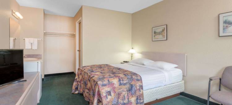 戈尔登温德姆速8酒店(Super 8 by Wyndham Golden)图片