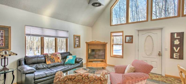 位于雪上移动车及全地形车路径上的北方湖居民房(Lakes of the North Home on Snowmobile and Atv Trail!)图片