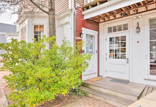 Airy Nantucket Escape in Historic Downtown! Hotel Overview