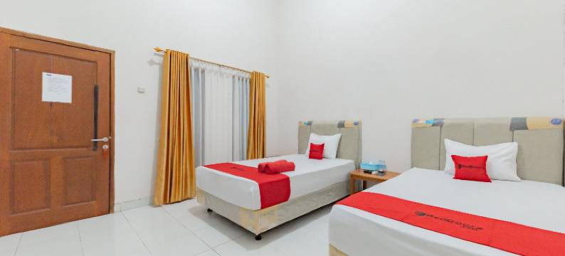 RedDoorz Near Gor Parenggean图片