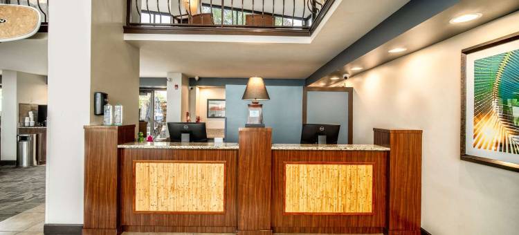 可可比奇海滩海滨拉昆塔温德姆套房酒店(La Quinta Inn & Suites by Wyndham Cocoa Beach Oceanfront)图片