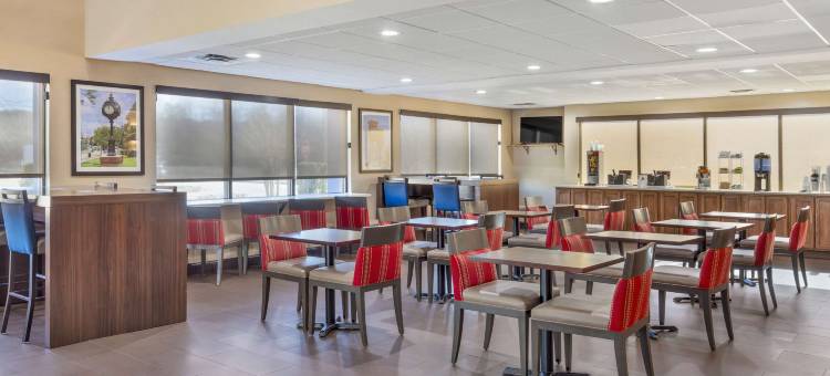 威尔逊凯-I-95富套房酒店(Comfort Suites Wilson - I - 95)图片