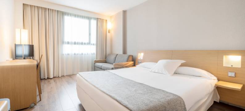 瓦伦西亚4号伊鲁宁酒店(Ilunion Valencia 4)图片