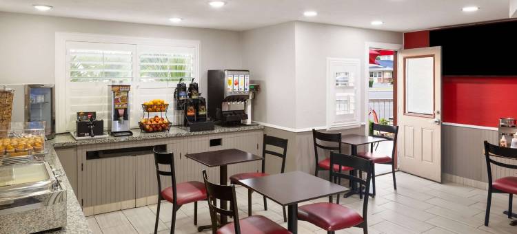 温德姆华美达-梅德福机场北(Ramada by Wyndham Medford Airport North)图片