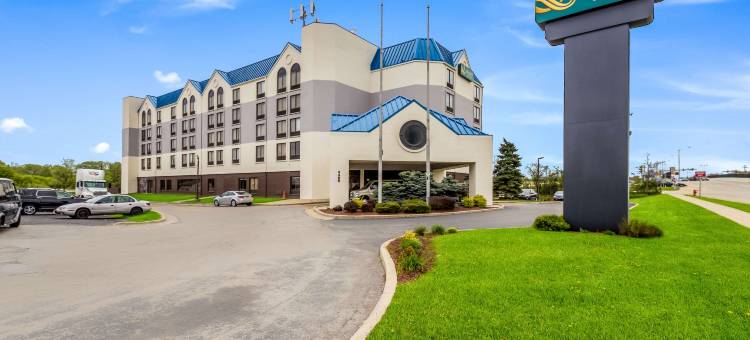 密尔沃基机场品质套房酒店(Quality Suites Milwaukee Airport)图片