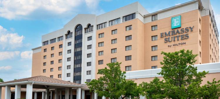 堪萨斯城国际机场希尔顿安泊酒店(Embassy Suites by Hilton Kansas City International Airport)图片