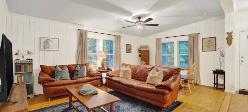 Captain's Cottage- Walking distance to beach, 10 Mins to DE Turf图片