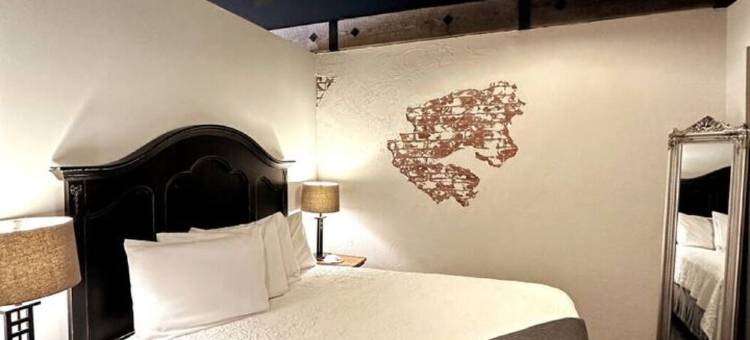 黑泽尔港湾 位于广场中心 ~ 时尚市中心单间公寓.(Haven at Hazel ~ Downtown Studio, stylish and centrally located on the square.)图片