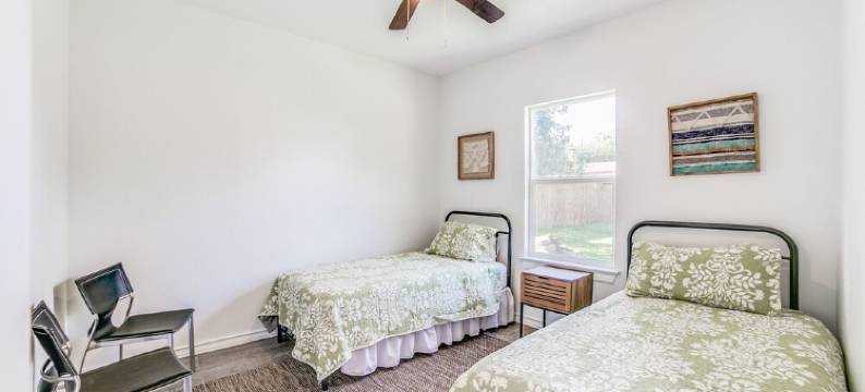 霍勒斯低语”市中心地处中心地段!!全新单层度假屋<br>(CENTRALLY LOCATED!! NEW ONE-STORY HOME near downtownHorace Whispers”  <br>)图片