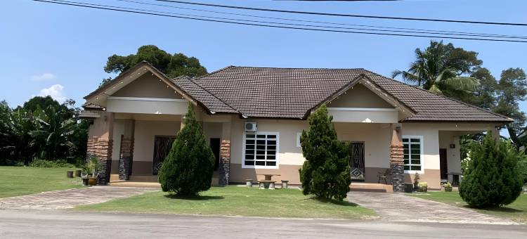 位于巴力拉惹的4卧室平房-平方米|带4个独立浴室(Homestay D'Love)图片