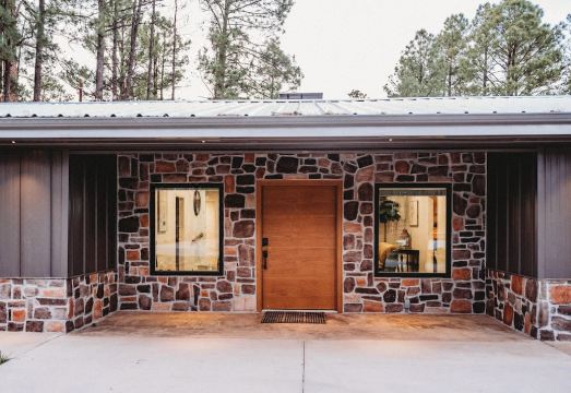 Spacious 3-bedroom house conveniently located in RuidosoHotel Overview