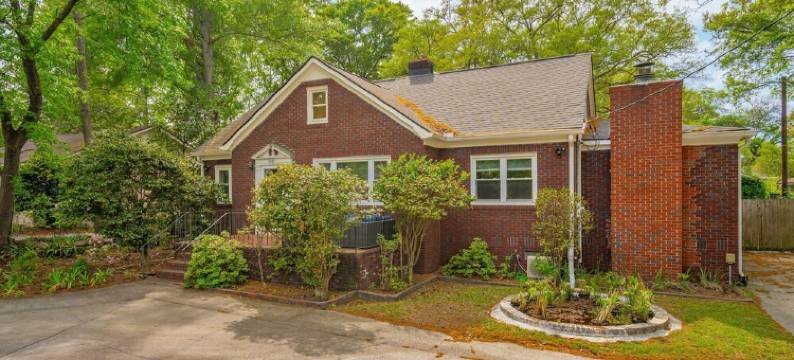 4-bedroom Cottage in Park Circle with spacious layout & large backyard图片