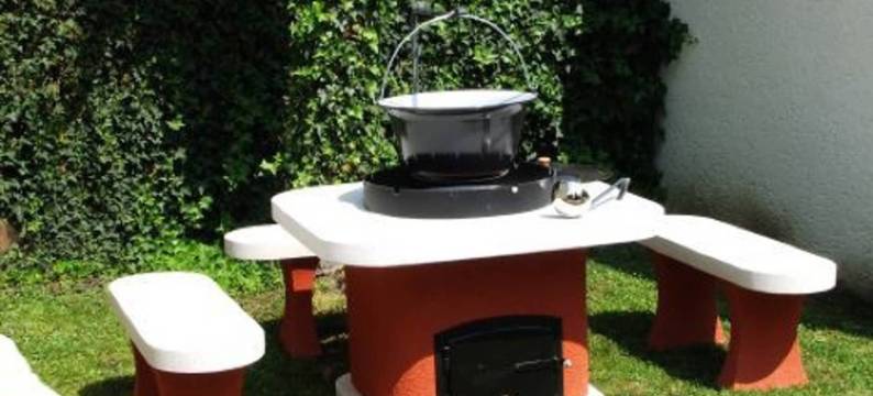 在Fonyód的一整栋带花园的度假房，可供2-10人使用(A Whole Holiday House with a Garden in Fonyód for 2-10 Persons)图片