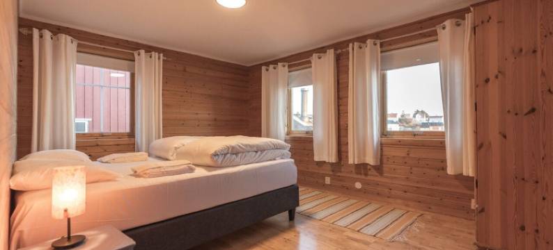 哼宁斯维罗布尔酒店(Henningsvær Rorbuer)图片