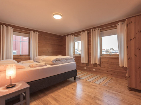 哼宁斯维罗布尔酒店