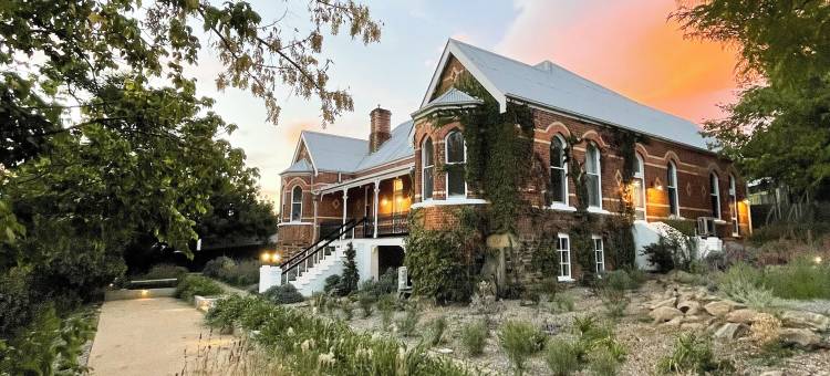 刚达盖的闪光杰克(Flash Jacks of Gundagai)图片