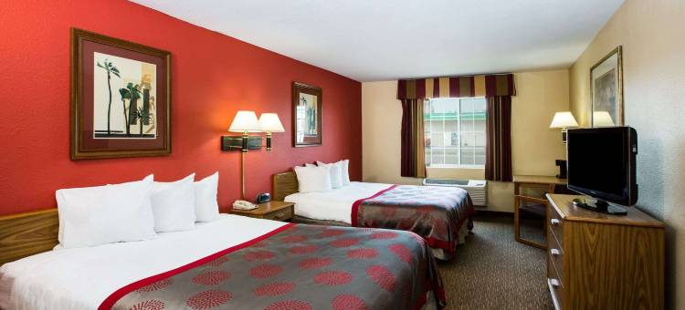 苏福尔斯温德姆华美达酒店(Ramada by Wyndham Sioux Falls)图片