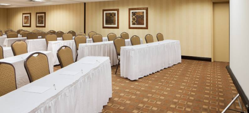 芝加哥圣查尔斯欢朋套房酒店(Hampton Inn & Suites Chicago/St. Charles)图片