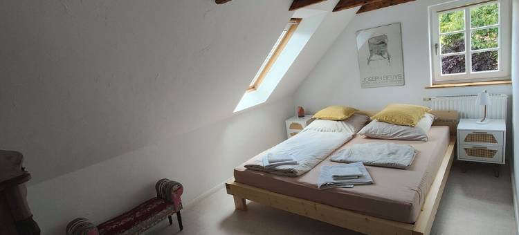 Stylish listed house. With sauna, fitness studio and a small garden. Bathing pond.图片