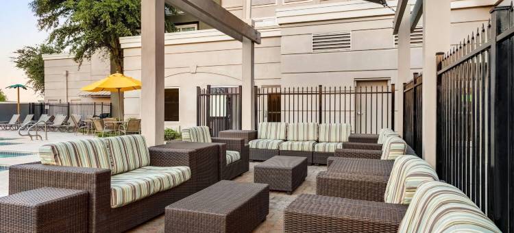 阿林顿北六旗通道拉昆塔温德姆套房酒店(La Quinta Inn & Suites by Wyndham Arlington North 6 Flags Dr)图片