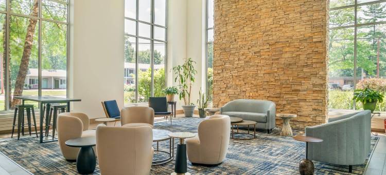 特拉弗斯城坎布里亚酒店(Cambria Hotel Traverse City)图片