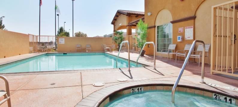 智选假日套房酒店柳树(Holiday Inn Express & Suites WILLOWS by IHG)图片