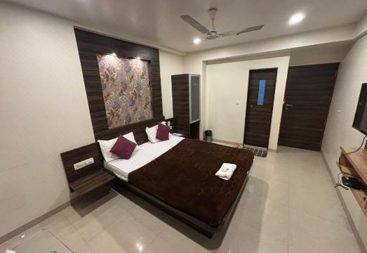 Hotel Orange Hotel Overview