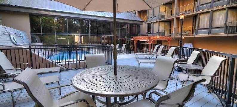 滨水酒店和会议中心(Edgewater Hotel and Conference Center)图片