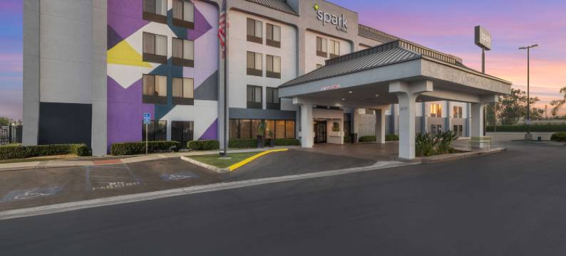 贝克斯菲尔德中心希尔顿 Spark 酒店(Spark by Hilton Bakersfield Central)图片