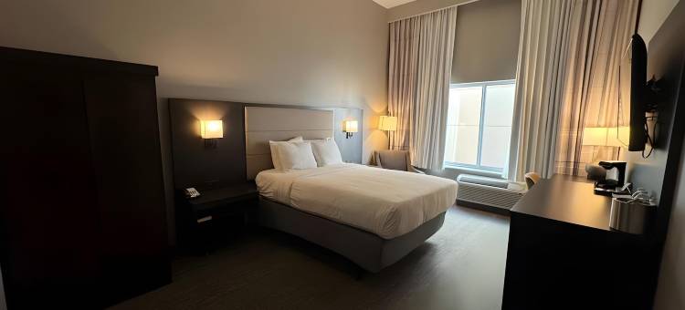 FairBridge Inn and Suites Will Rogers Airport, Fairgrounds, Restaurant & Bar图片