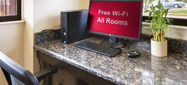 大急流城机场红顶酒店(Red Roof Inn Grand Rapids Airport)图片
