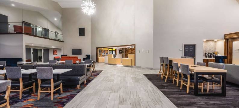 查塔努加汉密尔顿广场拉昆塔温德姆套房酒店(La Quinta Inn & Suites by Wyndham Chattanooga-Hamilton Place)图片