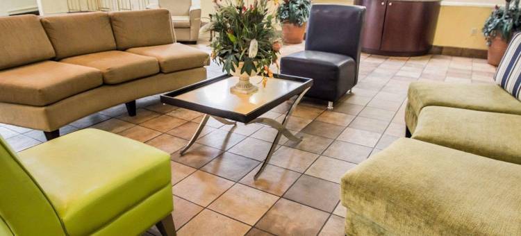 冬季公园村庄区(Quality Inn & Suites Winter Park Village Area)图片
