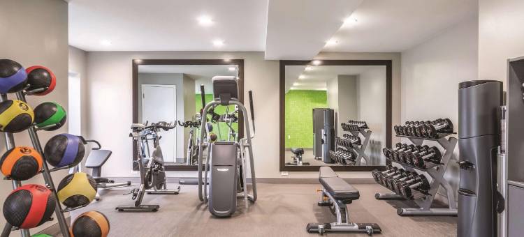 哈特福德布拉德利机场拉昆塔温德姆套房酒店(La Quinta Inn & Suites by Wyndham Hartford - Bradley Airport)图片