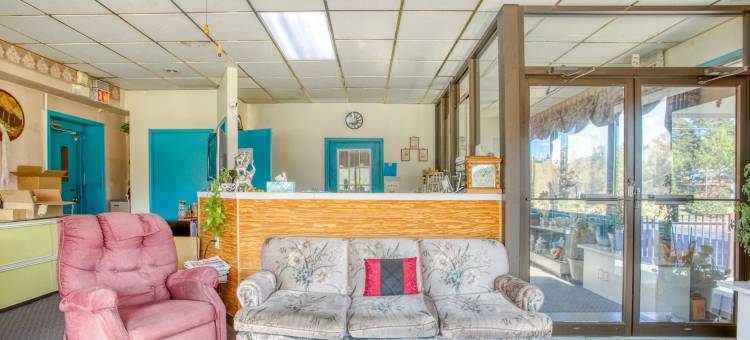 OYO旅行者旅馆，坦普尔顿弗吉尼亚(Travelers Inn by OYO, Templeton VA)图片