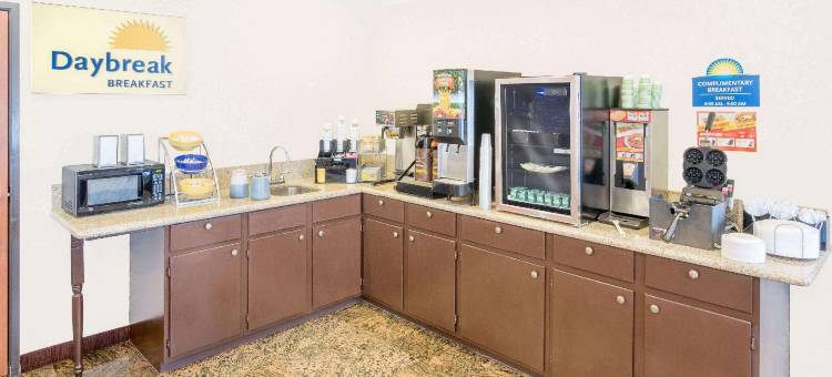 布琳克利戴斯套房酒店(Days Inn & Suites by Wyndham Brinkley)图片