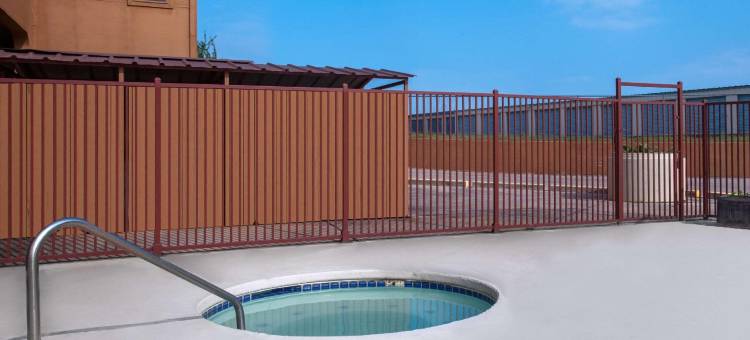 巴斯特罗普速8酒店(Super 8 by Wyndham Bastrop TX)图片