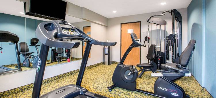 西麦迪逊大学区附近凯艺酒店(Quality Inn Madison West Near University Area)图片