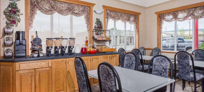 魁斯内尔温德姆华美达酒店(Ramada by Wyndham Quesnel)图片