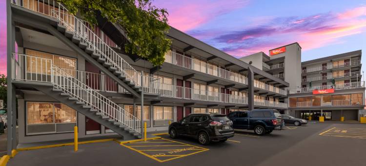 红屋顶PLUS+及套房维吉尼亚海滩-海滨(Red Roof Plus+ & Suites Virginia Beach - Seaside)图片