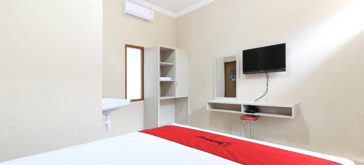 红多兹酒店-巴勒卡邦城市公园(RedDoorz Near Balekambang City Park)图片