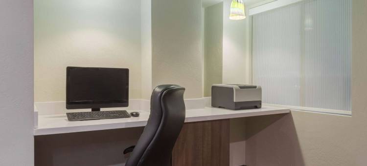 费拉格尔斯塔夫东戴斯套房酒店(Days Inn & Suites by Wyndham East Flagstaff)图片